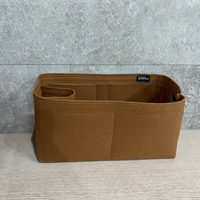 Fur handle on Chanel 19 - Samorga - perfect bag organizer